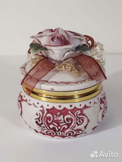 Шкатулка для украшений с бантом