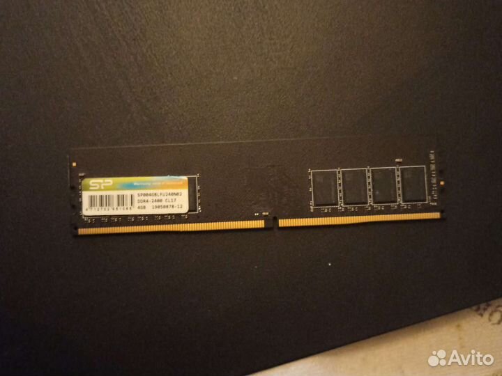 Продам оперативную память DDR4 на 4GB