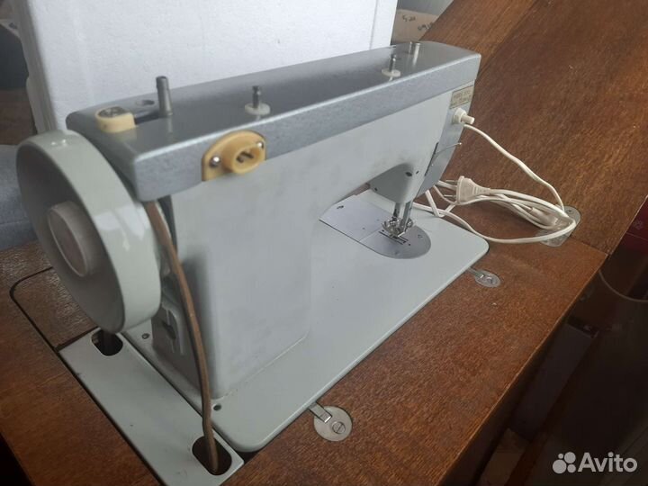 Швейная машина Чайка 132м