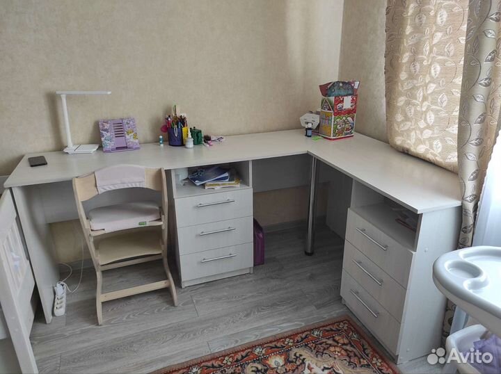 Угловой письменный стол