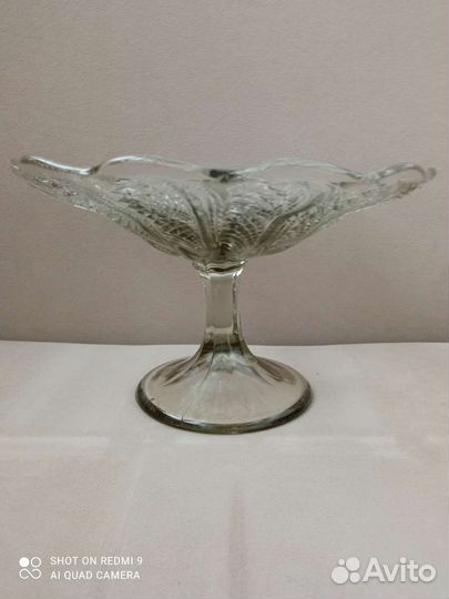 Ваза для фруктов на ножке стекло