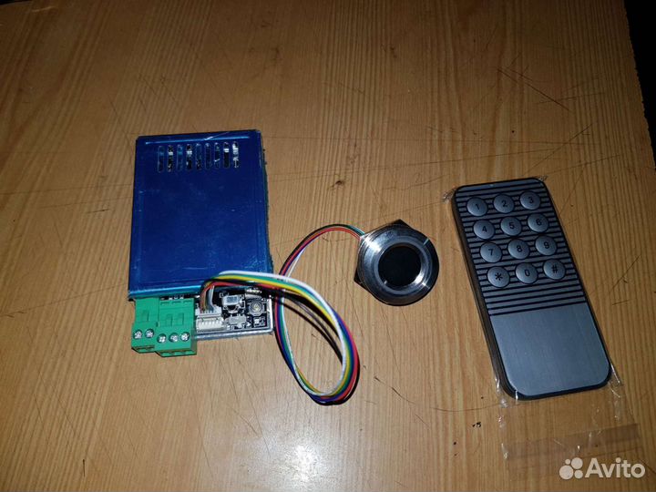 Устройство контроля доступа по отпечатку пальца