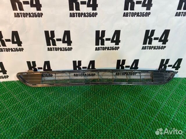 Решетка в бампер передняя Toyota Rav4 CA40