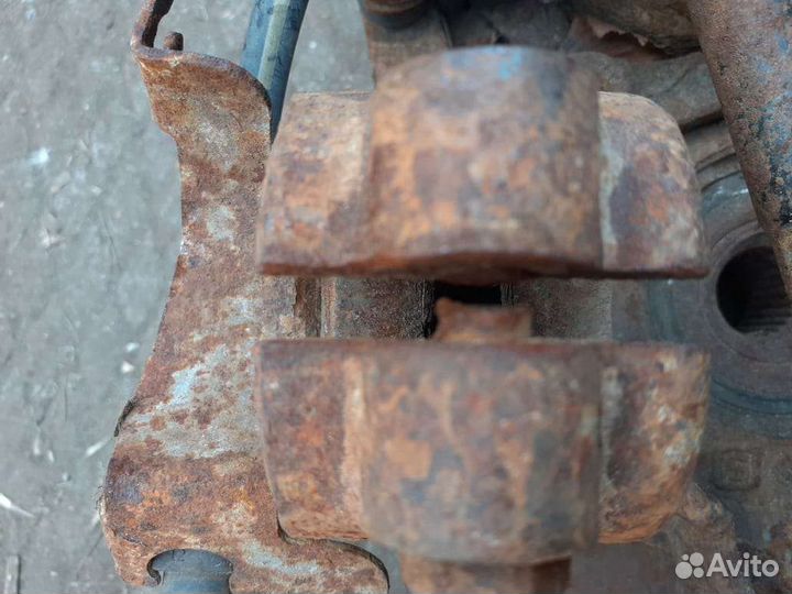 Кулак поворотный левый Peugeot Partner