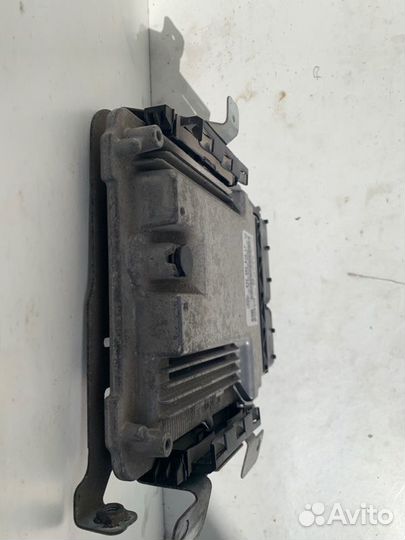 Блок управления двигателем Volkswagen Caddy III