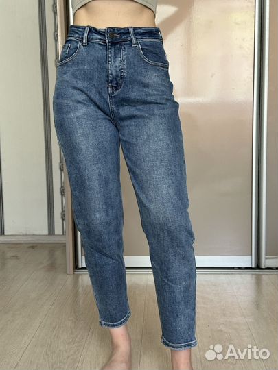 Джинсы mom