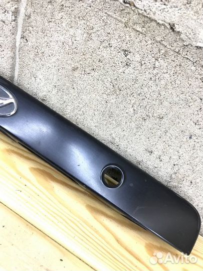 Накладка крышки багажника задняя Hyundai Accent