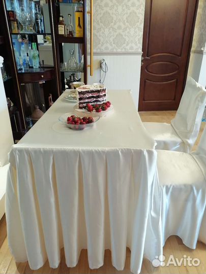 Банкетные скатерти чехлы на стулья с юбкой клёш
