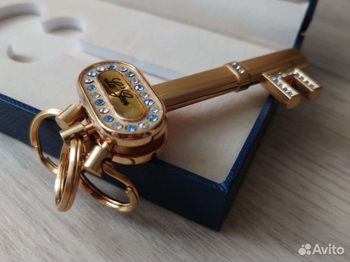 Сувенирный брелок ключница