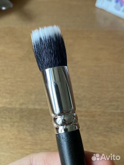 Кисть MAC 130 sh дуофибра для макияжа лица