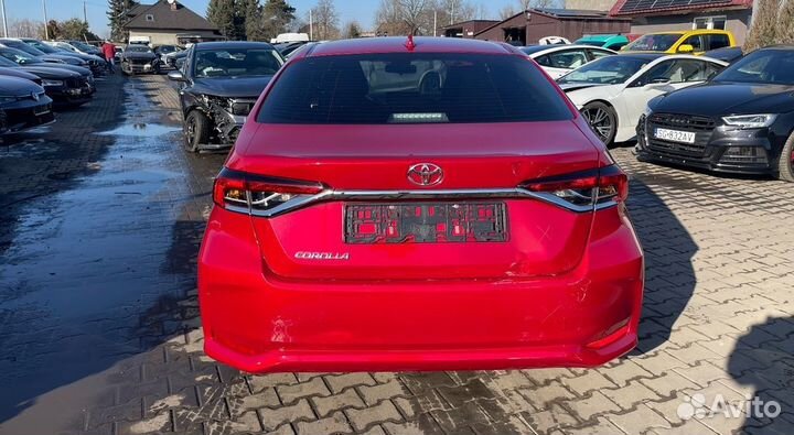 В разборе Toyota Corolla E210