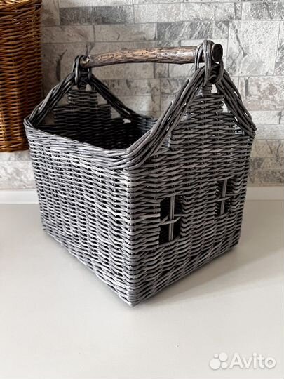 Плетеная корзина домик