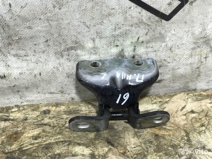 Петля двери передняя левая Hyundai I40 1 Рестайл