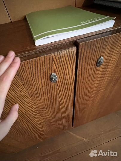 Книжный шкаф