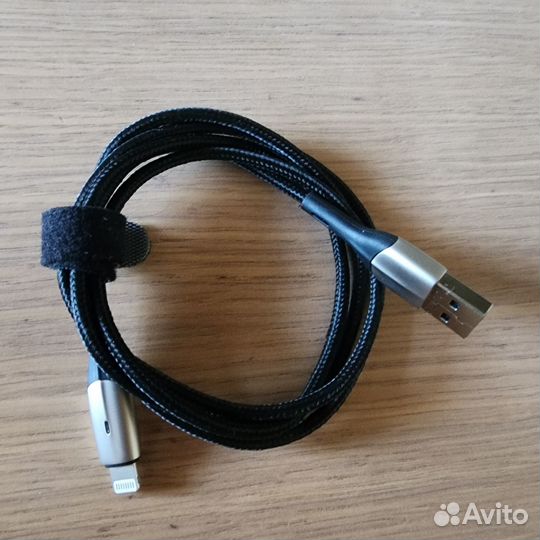 Провод на iPhone