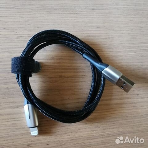 Провод на iPhone