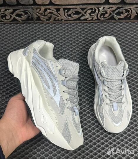 Adidas Yeezy Boost 700 женские