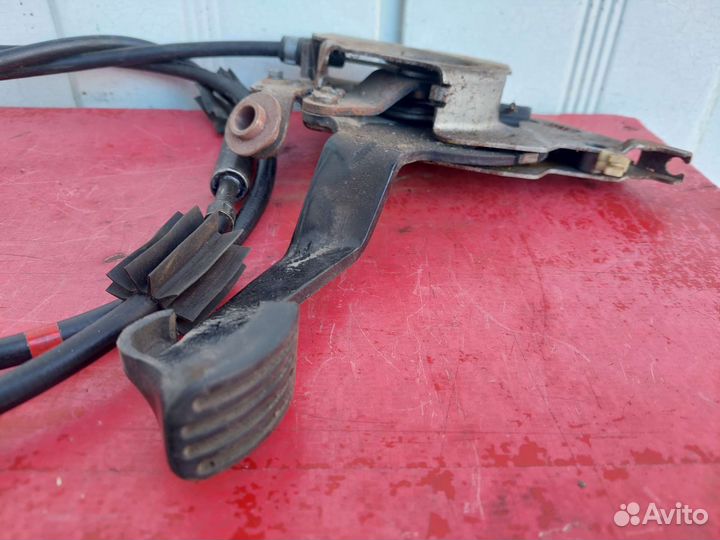 Трос ручного тормоза Volvo XC90 1