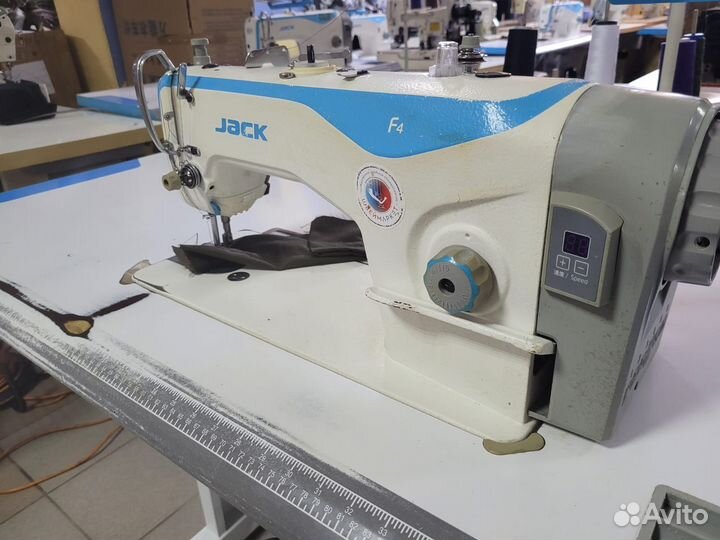 Прямострочная швейная машина Jack F4 Б/У
