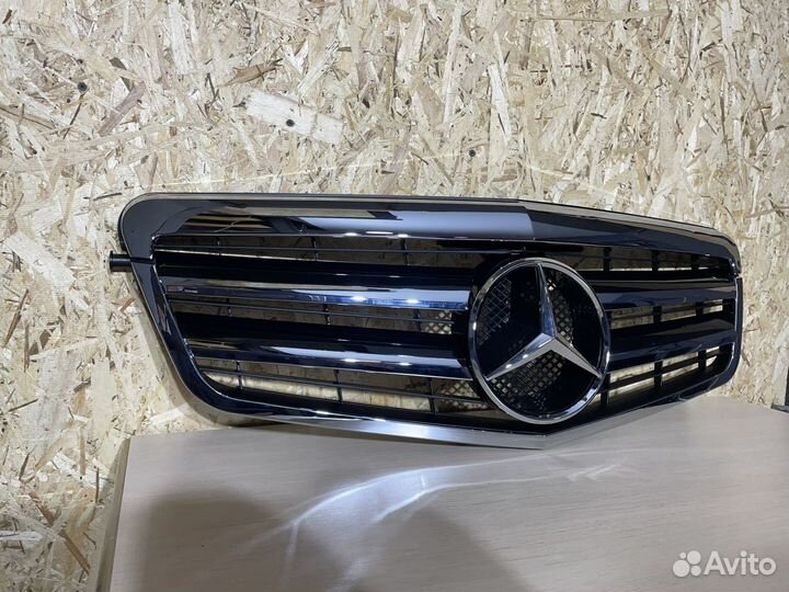 Ршетка радиатора на Mercedes W212 AMG
