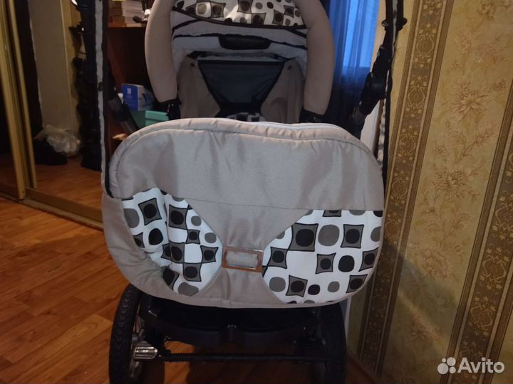 Прогулочная коляска