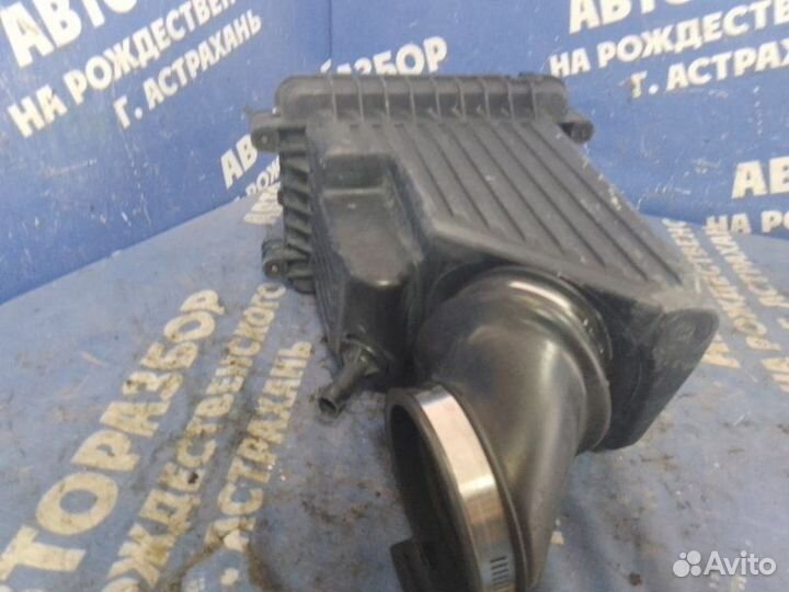 Корпус воздушного фильтра. Chevrolet Lumina Apv