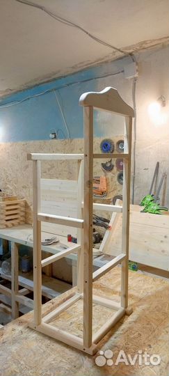 Вешалка для одежды напольная деревянная