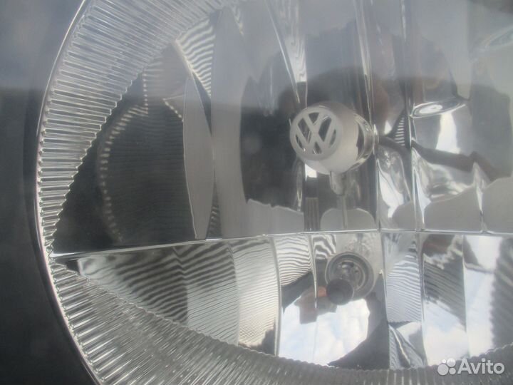 Фара левая Volkswagen Crafter 2011г