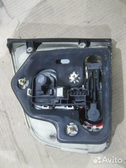 Фонарь задний внутренний левый от VW Touareg 2002