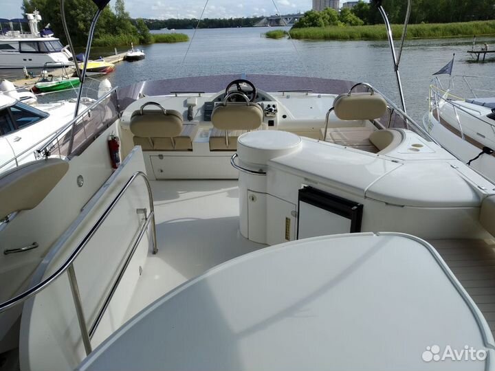 Яхта Fairline Phantom 50 (004)