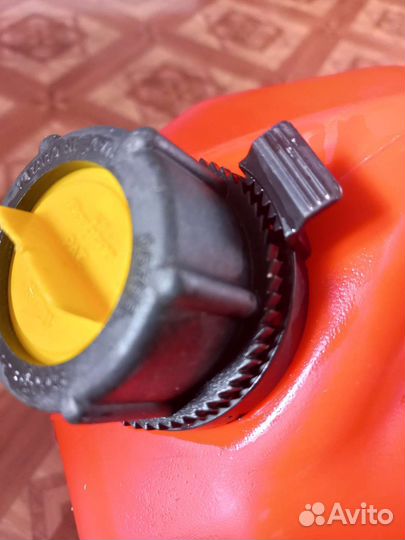 Канистра пластиковая 10 литров для бензина