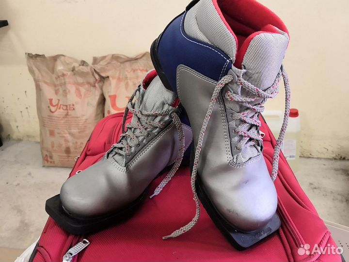 Лыжные ботинки