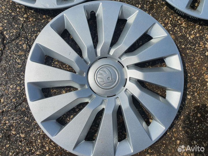 Продам штампованные диски с колпаками R16