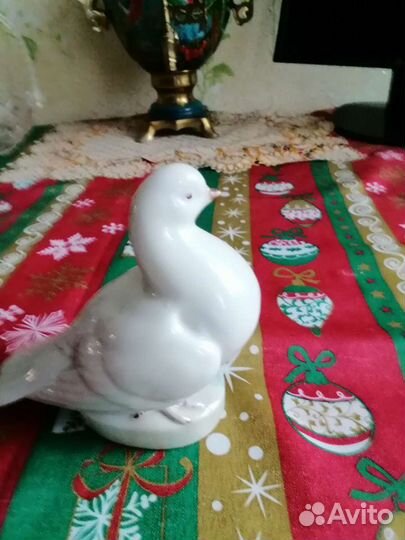Фарфоровая статуэтка Голубь старая гжель