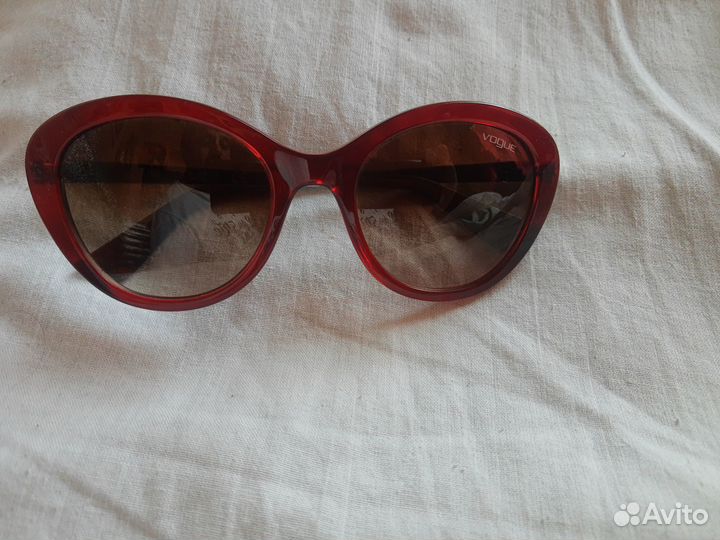 Противосолнечные очки Vogue