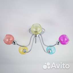 Люстра с разноцветными плафонами