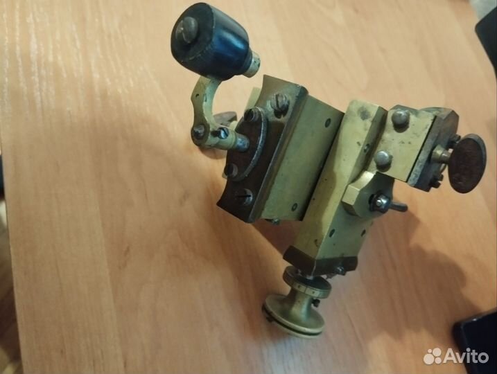 Суппорт часового токарного станка