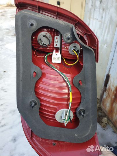 Задний фонарь kia rio 2 левый