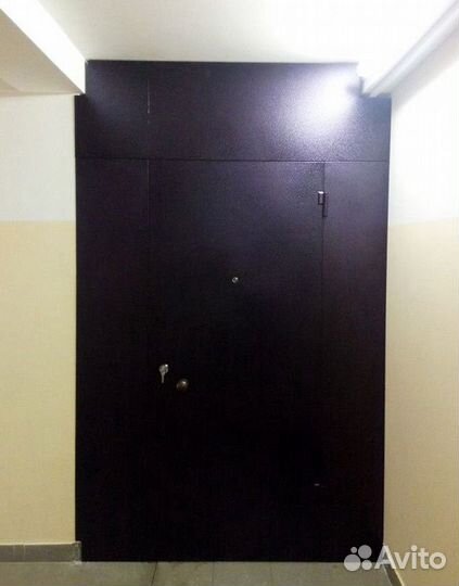 Тамбурные металлические двери на площадку