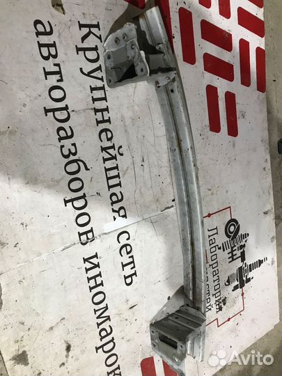 Усилитель переднего бампера Nissan Juke I (2010—2014)