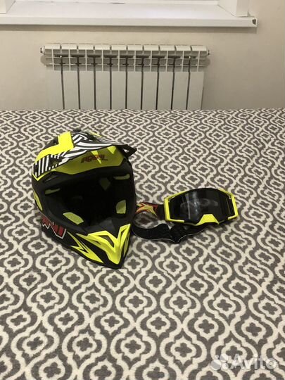 Кроссовый шлем с очками