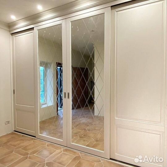 Книжный шкаф