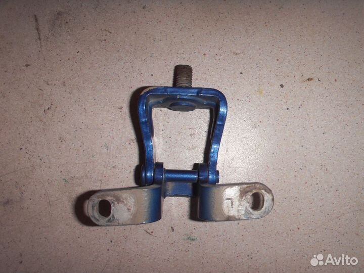 Петля двери багажника левая Skoda Octavia (A5 RS)