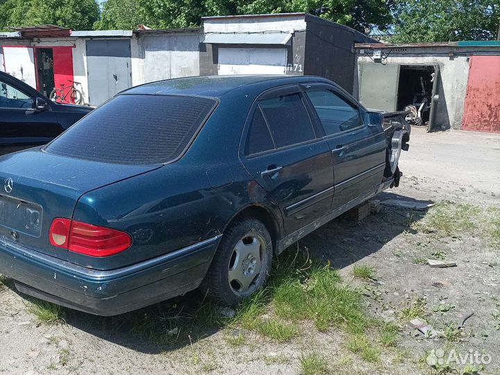 Запчасти на mercedes w210