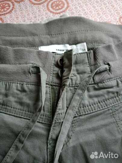 Одежда цвета хаки