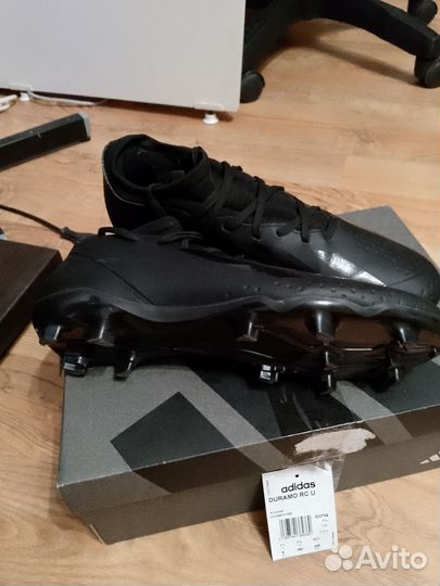 Футбольные бутсы adidas