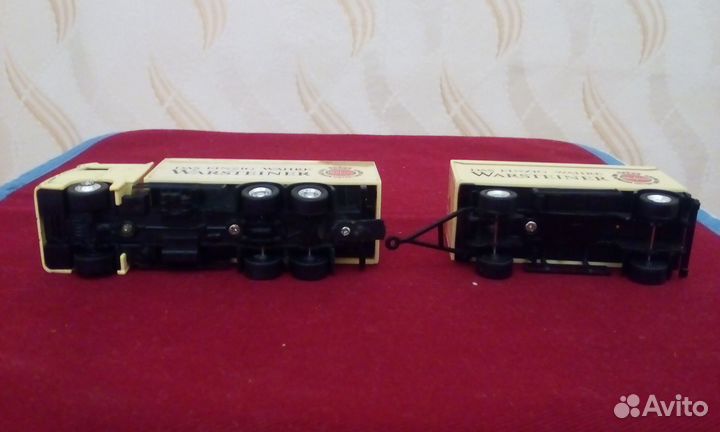 Коллекционная модель машины 