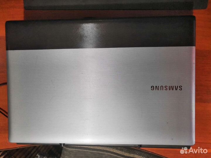 Ноутбук Samsung Rv520