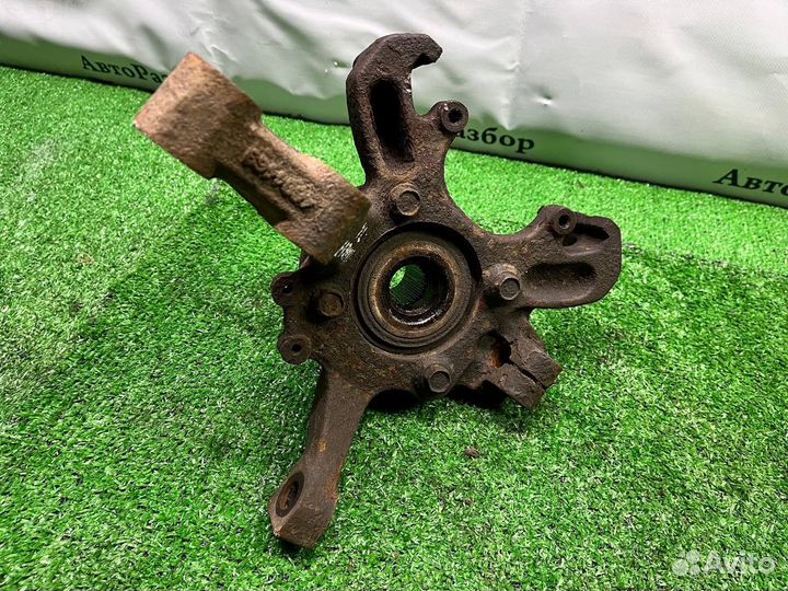 Кулак передний правый левый Dodge caravan 3