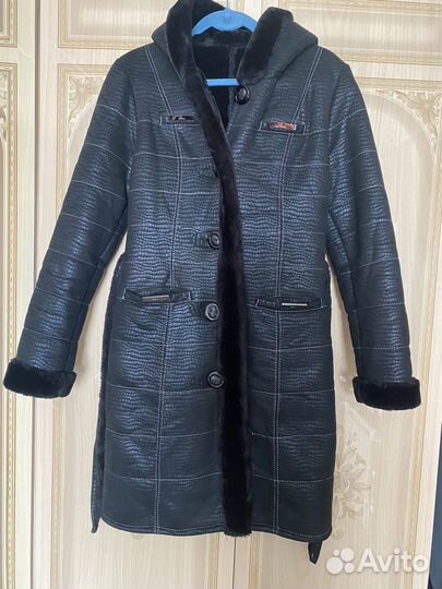 Дубленка из овчины натуральная с капюшоном